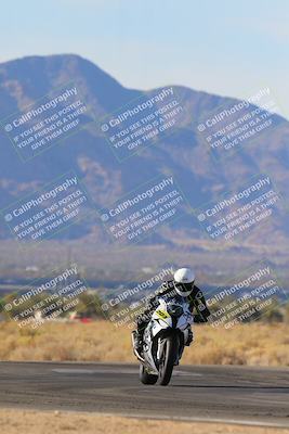 media/Dec-17-2023-CVMA (Sun) [[bf0c04832d]]/Race 2 Amateur Supersport Open/